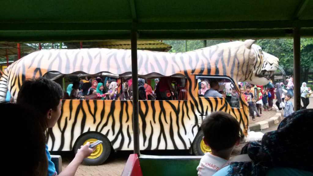حديقة حيوان راغونان اندونيسيا